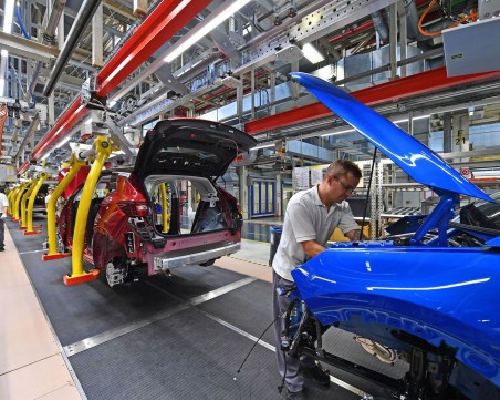 Новите мита на Тръмп оставиха  900 работници от Stellantis без работа