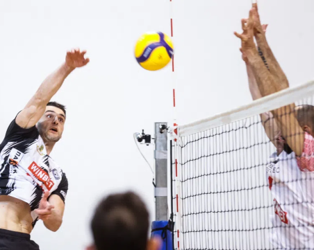 Страхотен Локомотив с първа крачка към финала