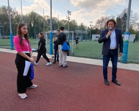 Заместник-кметът Николай Бухалов награди победителите в благотворителен ученически турнир