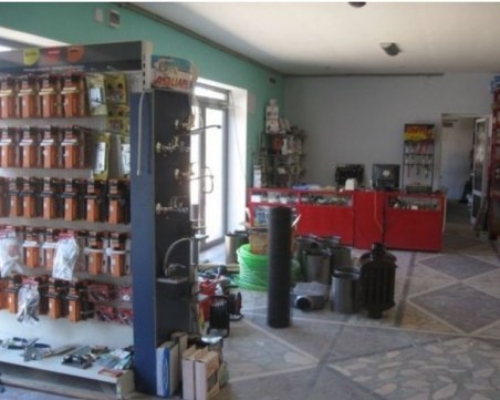 Данъчни нахлуха в магазин край Пловдив, собственикът - със солена глоба