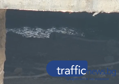 Истинска буйна река тече в пробива под Централна гара в