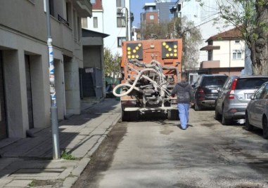 Екипи на район Северен извършиха спешен ремонт и запълниха компрометирани