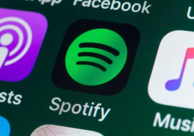 Десетки хиляди потребители на Spotify по целия свят съобщават че