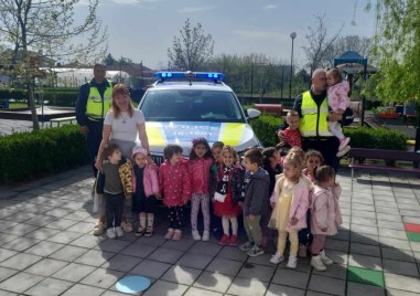 Децата от ДГ Синчец се запознаха с работата на служители