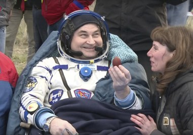 Руско американски космически екипаж се завърна днес навръх Великден на