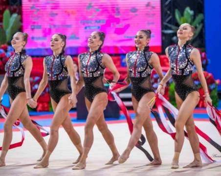 Българският ансамбъл остана на крачка от медалите на финала с ленти в Баку