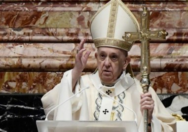 Католическият свят ще запомни папата като една бляскава фигура в