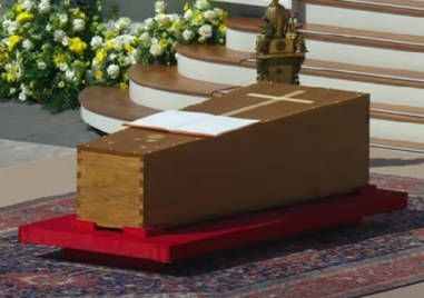 Очаква се заупокойната церемония за папа Франциск да продължи около