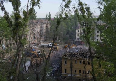 Един човек загина а 14 годишно момиче беше ранено тази нощ