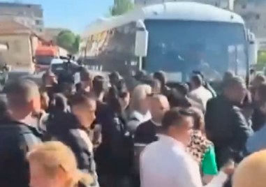 Напрежение в Луковит след като 12 годишно дете беше хвърлено от