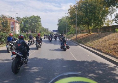 Дамско мотошествие минава през Пловдив, призовават за толерантност и търпение на пътя