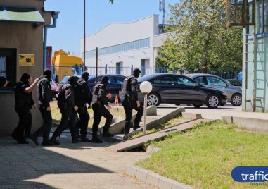 Съдът остави Беляшки в ареста, твърди че получил молба да конвоира тира с цигари от турското посолство