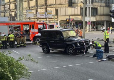 Кола се вряза в група хора в германския град Щутгарт