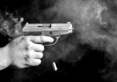 Мъж насочи огнестрелно оръжие срещу съсед в София