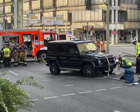 Кола се вряза в група хора в германския град Щутгарт
