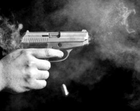 Мъж насочи огнестрелно оръжие срещу съсед в София