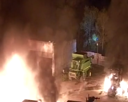 Собственикът на изгорелите трактори за 3 млн. лв. познава подпалвача, страхува се за живота си