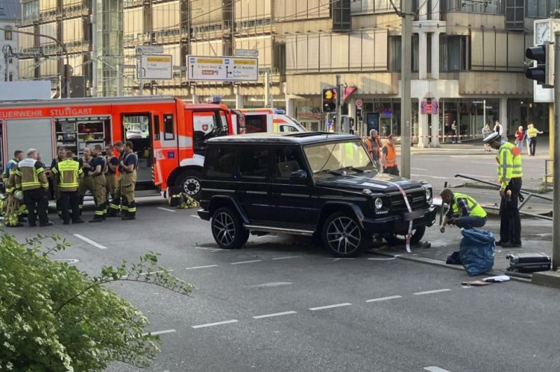Кола се вряза в група хора в германския град Щутгарт