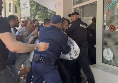 Справедливост не се постига с камъни: детето загина, не и човечността