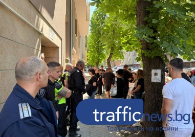 Убиец: Протестиращите в памет на Ангел окупираха дома на анестезиолога, мястото гъмжи от полиция ВИДЕО