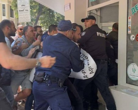 Районната лекарска колегия: Разтревожени сме от публичния натиск върху медицински специалисти
