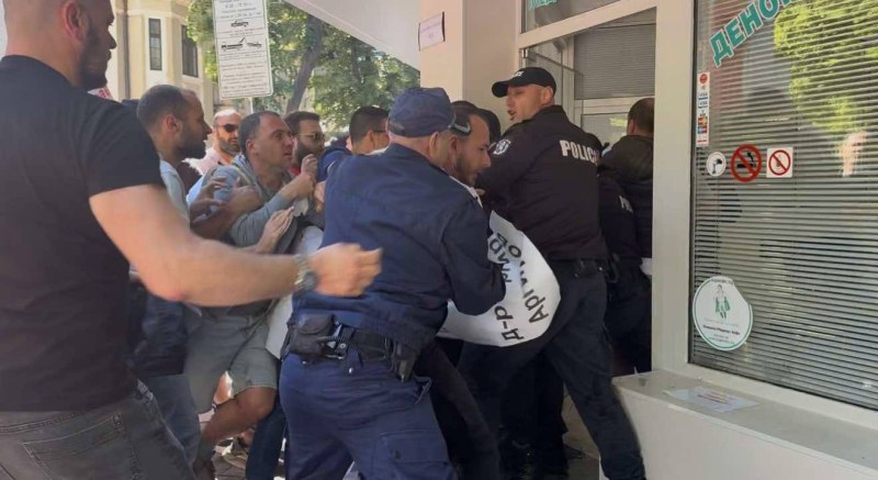 Районната лекарска колегия: Разтревожени сме от публичния натиск върху медицински специалисти