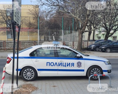 Екшън на пътя в Пловдив! Шофьор потроши огледалото на жена след засичане