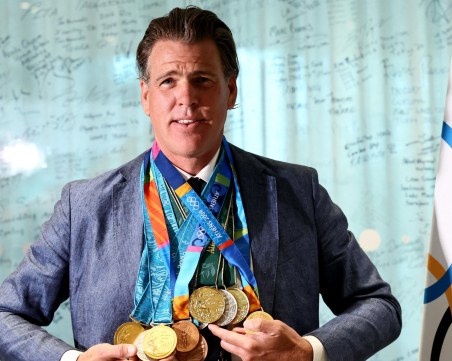 МОК възстанови изгорелите олимпийски медали на Гари Хол-младши