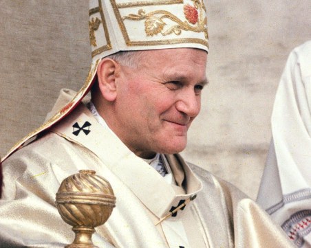 На този ден: Папа Йоан Павел II става първият папа, който влиза в джамия