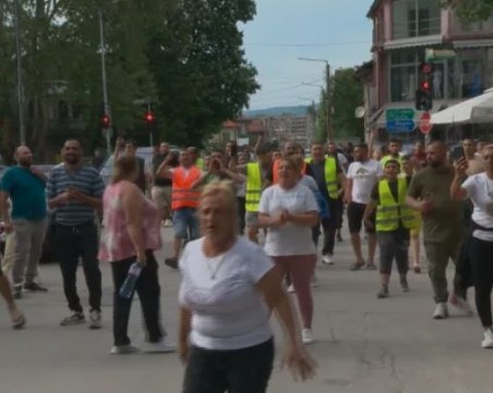 Починалото дете от Ботевградско било интубирано, в линейката към София имало реаниматор