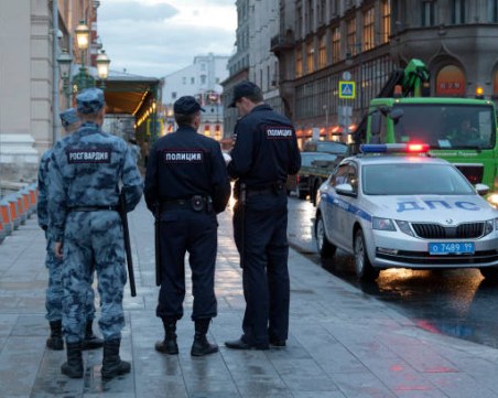 Трима полицаи са убити след престрелка в Русия