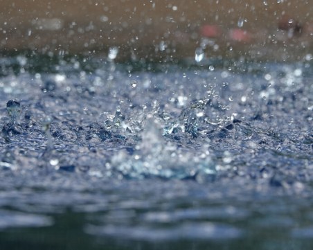 Жълт код за интензивни валежи за три области утре