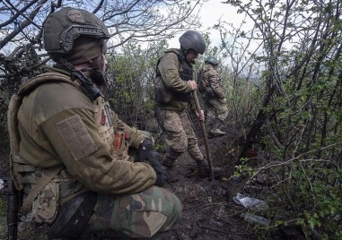 В Украйна е задържана престъпна група  включваща двама граничари  по подозрение   че е