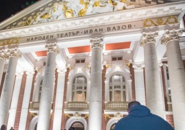 Пореден случай на насилие между деца: Тийнейджърски банди се сбиха пред Народния театър