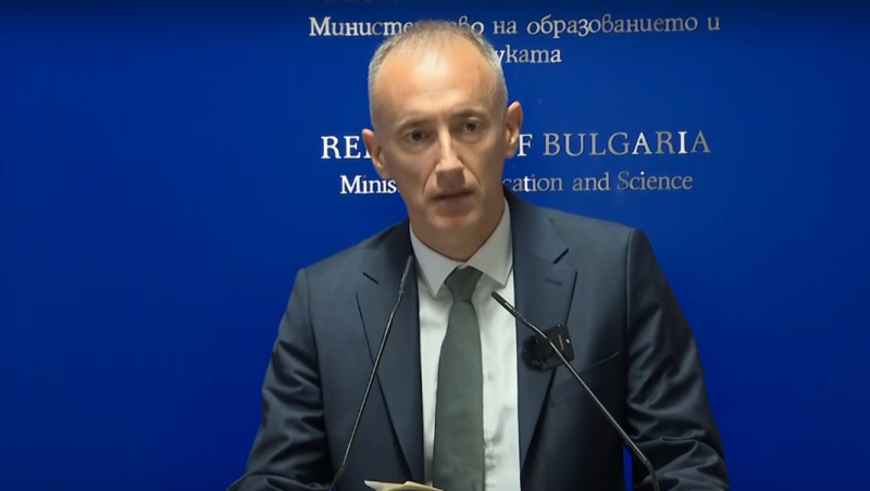 Красимир Вълчев: Няма да се учи задължително религия в клас