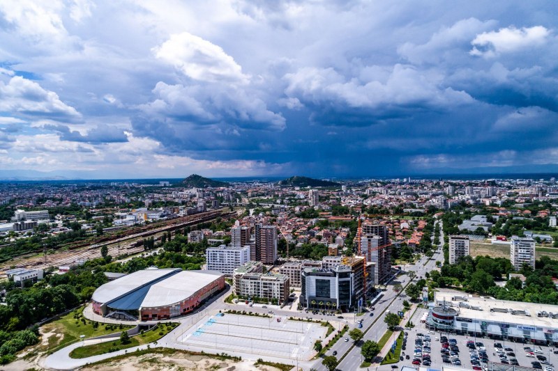 Топло ще е времето в Пловдив днес, но с възможни превалявания