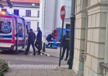 Нападение с брадва във Варшавския университет, жена е убита