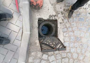 Почистват извънредно шахтите заради прогнозите за интензивни валежи