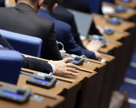 Парламентът решава за имунитетите на шестима депутати