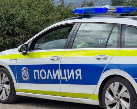 Пиян шофьор с над 2 промила се заби в паркирана кола в Първомайско село