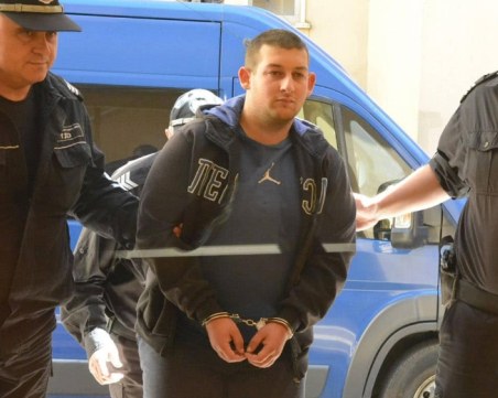 Задържаха в съдебната зала 19-годишния шофьор, пробвал да изнесе от страната 7,5 кг. марихуана