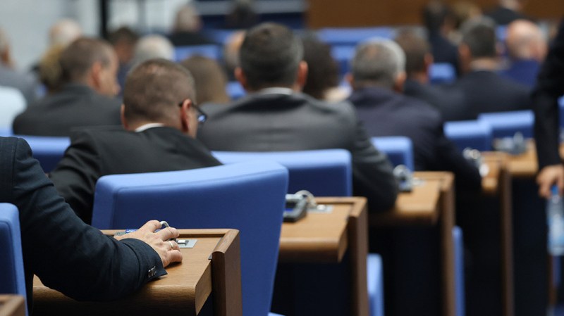 Точката за свалянето на имунитети на шестима депутати отпадна