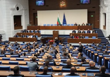 Лавина от реакции! Какво казаха политическите партии за предложението за референдум на Радев