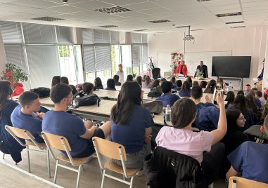 Прокурори изнесоха уроци по право пред ученици от Езикова гимназия в Пазарджик