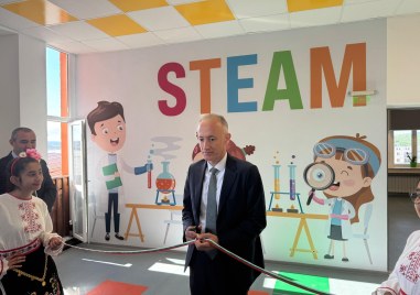 Изграждането на STEM кабинети в училищата е важна стъпка към