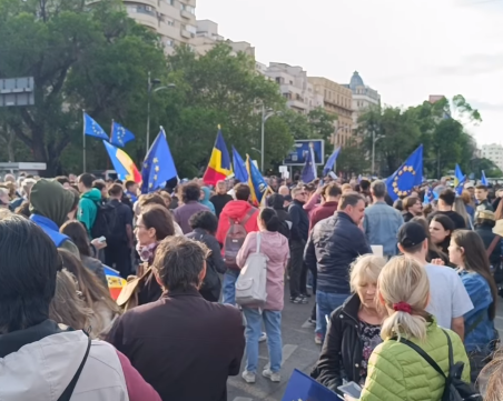 Хиляди участват в мирно шествие в Букурещ в подкрепа на европейските ценности
