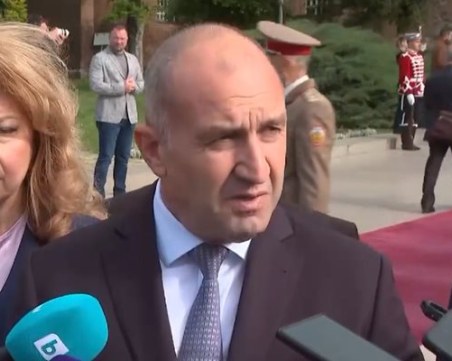 Президентът: Проблемът с F-16 не е в самолета, а в орязването на наземния технически пакет