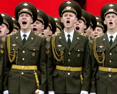 В Естония предаваха парада в Москва с надпис: 