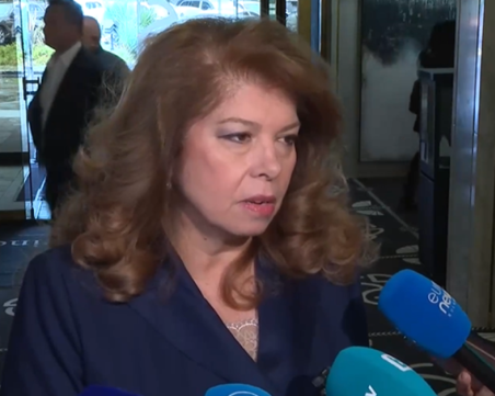Йотова: Референдумът не е за отказ от еврото