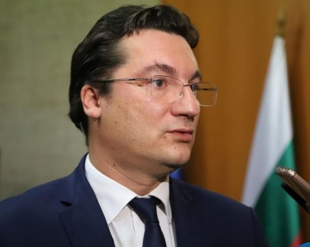 Заради предложения референдум: Крум Зарков се оттегля като секретар на президента